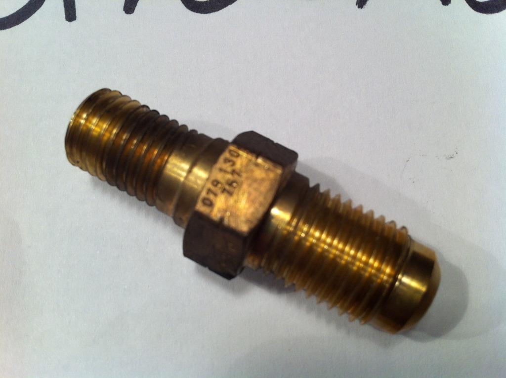RS4 fuel pressure relief valve Car Parts MK5 Golf GTI