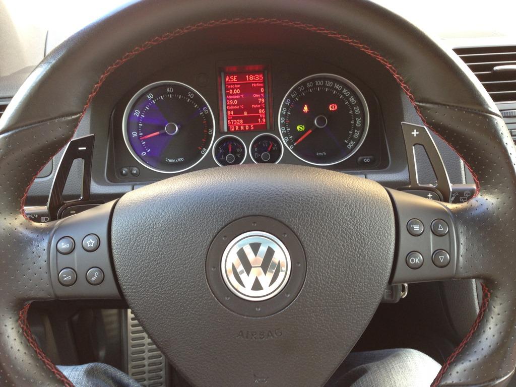 ECS News - VW CC 2.0T R-Line Steering Wheel Badge