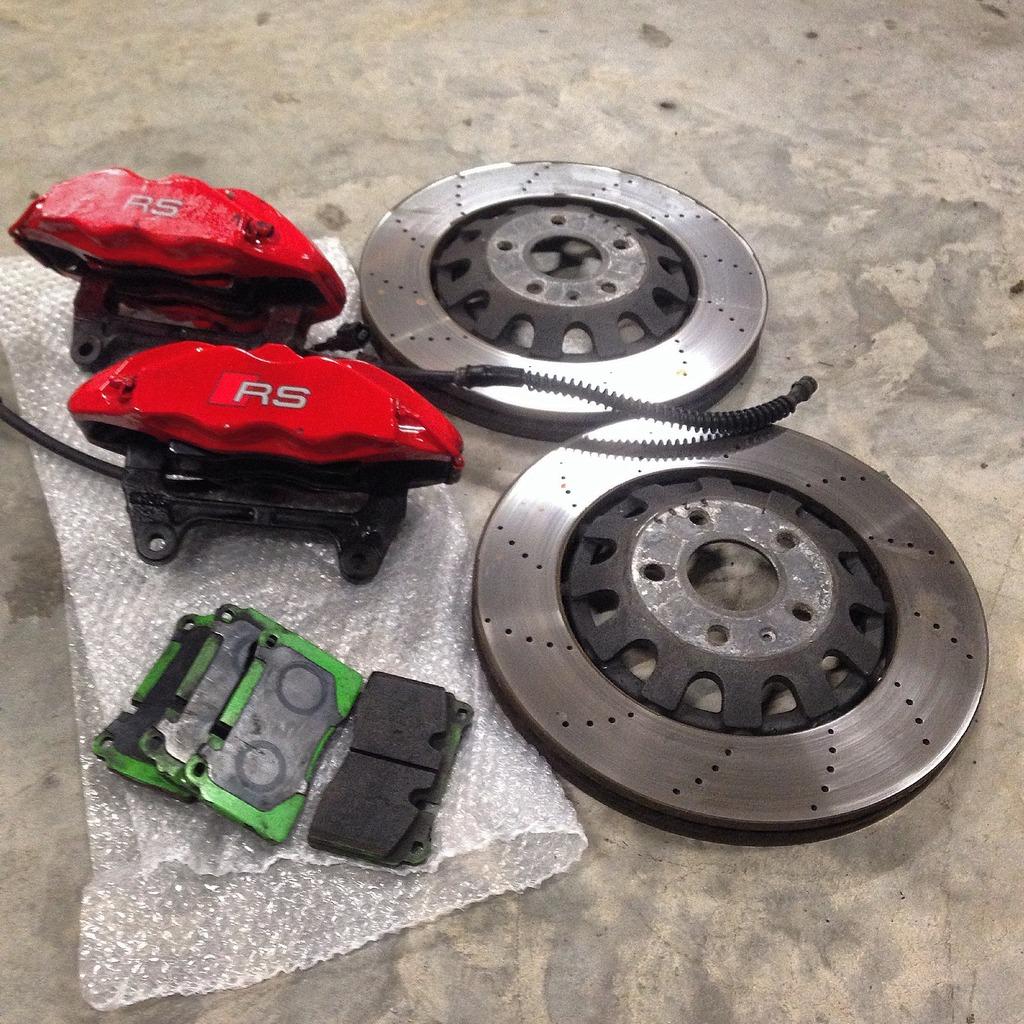 TTRS / RS3 4 Pot Brembo Brake Kit Complete Car Parts MK5 Golf GTI
